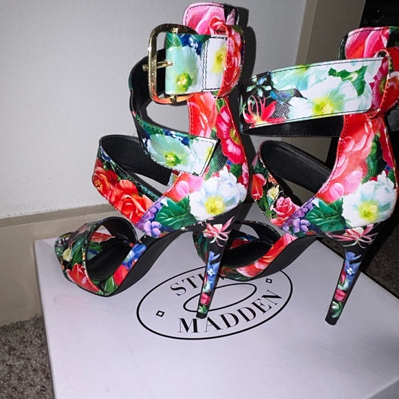 Steve Madden Mysterii Heel in Floral - Picture 5 of 6
